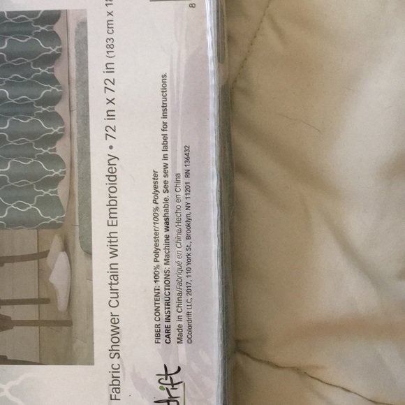 Fabric shower curtain - Picture 5 of 5